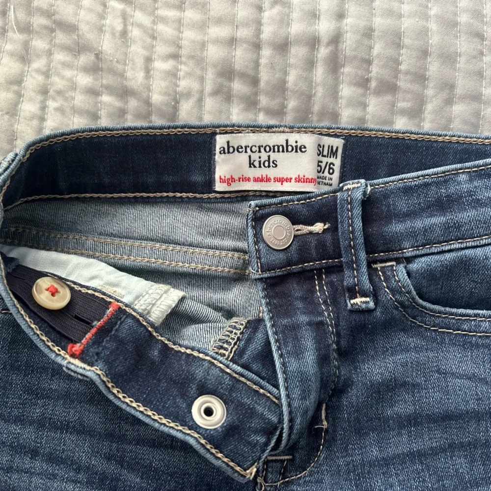 Abercrombie Kids Embellished Blue Denim Jeans - Picture 4 of 4